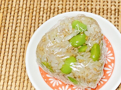 枝豆のピリ辛エビ塩おにぎり